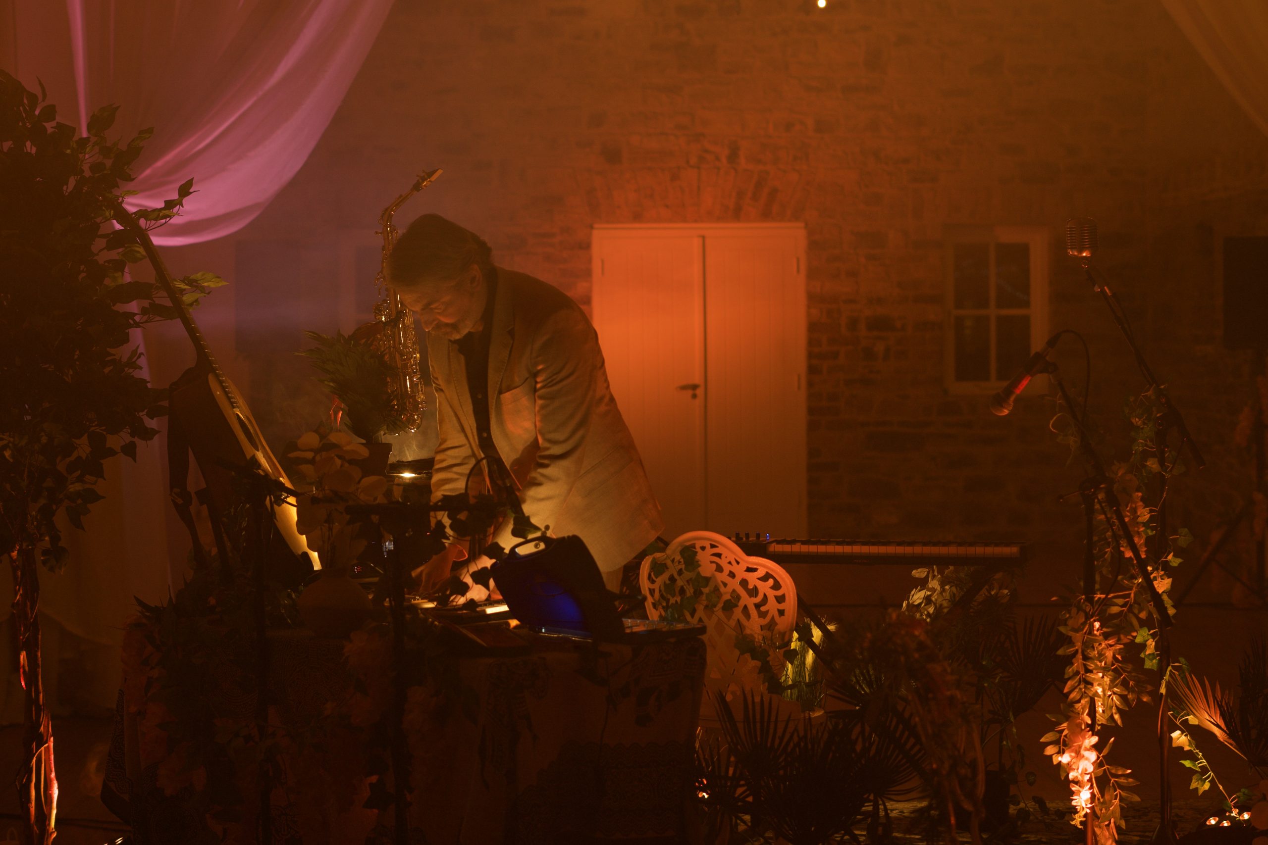 Thunderclap Murphy performing in an atmospheric warm-lit stone room